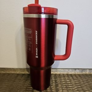 Starbucks Stanley Holiday 2023 Collab 40 oz red